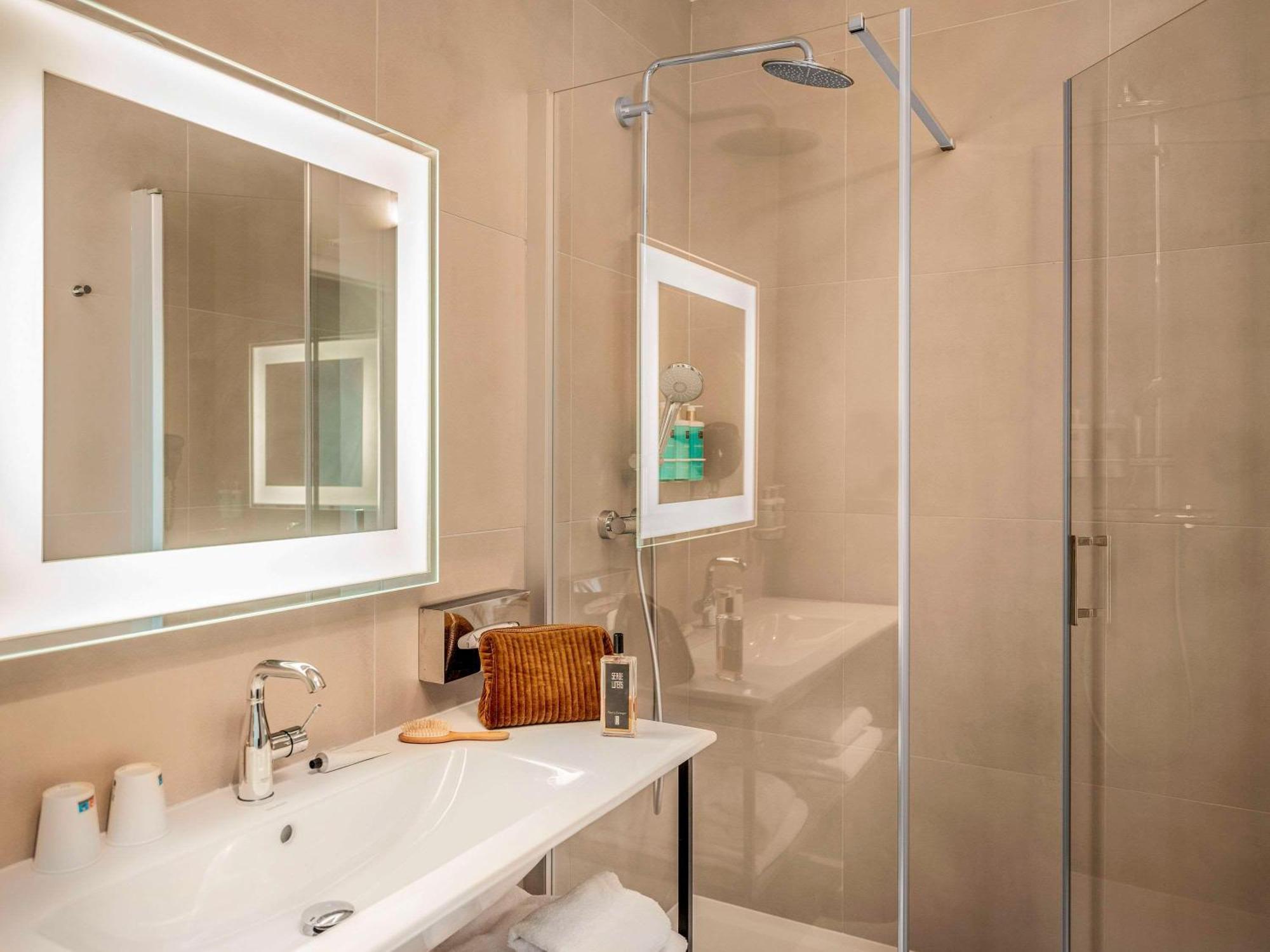 Novotel Orleans Centre Gare Экстерьер фото